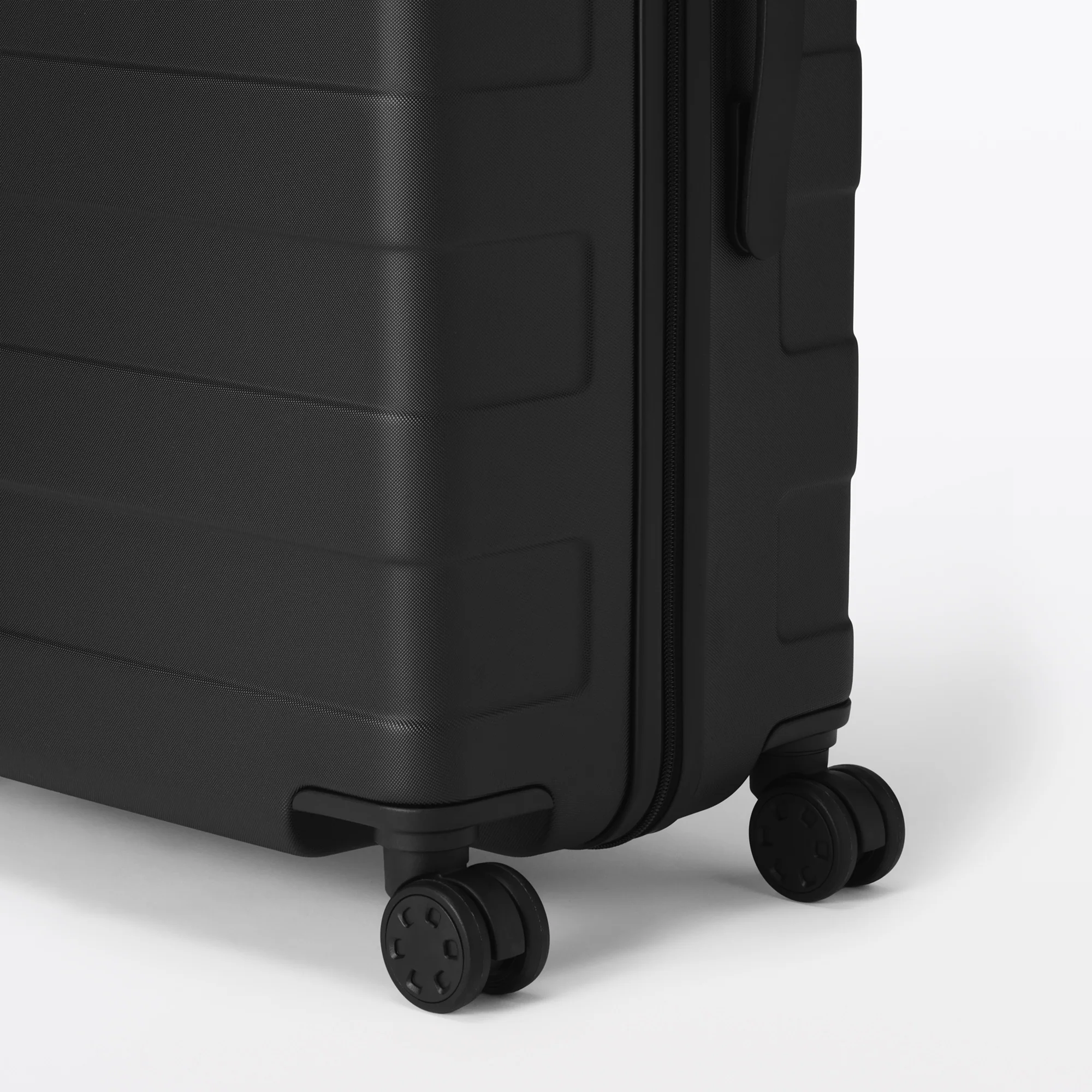 Hard Shell Suitcase 75L | Check-In - Image 23