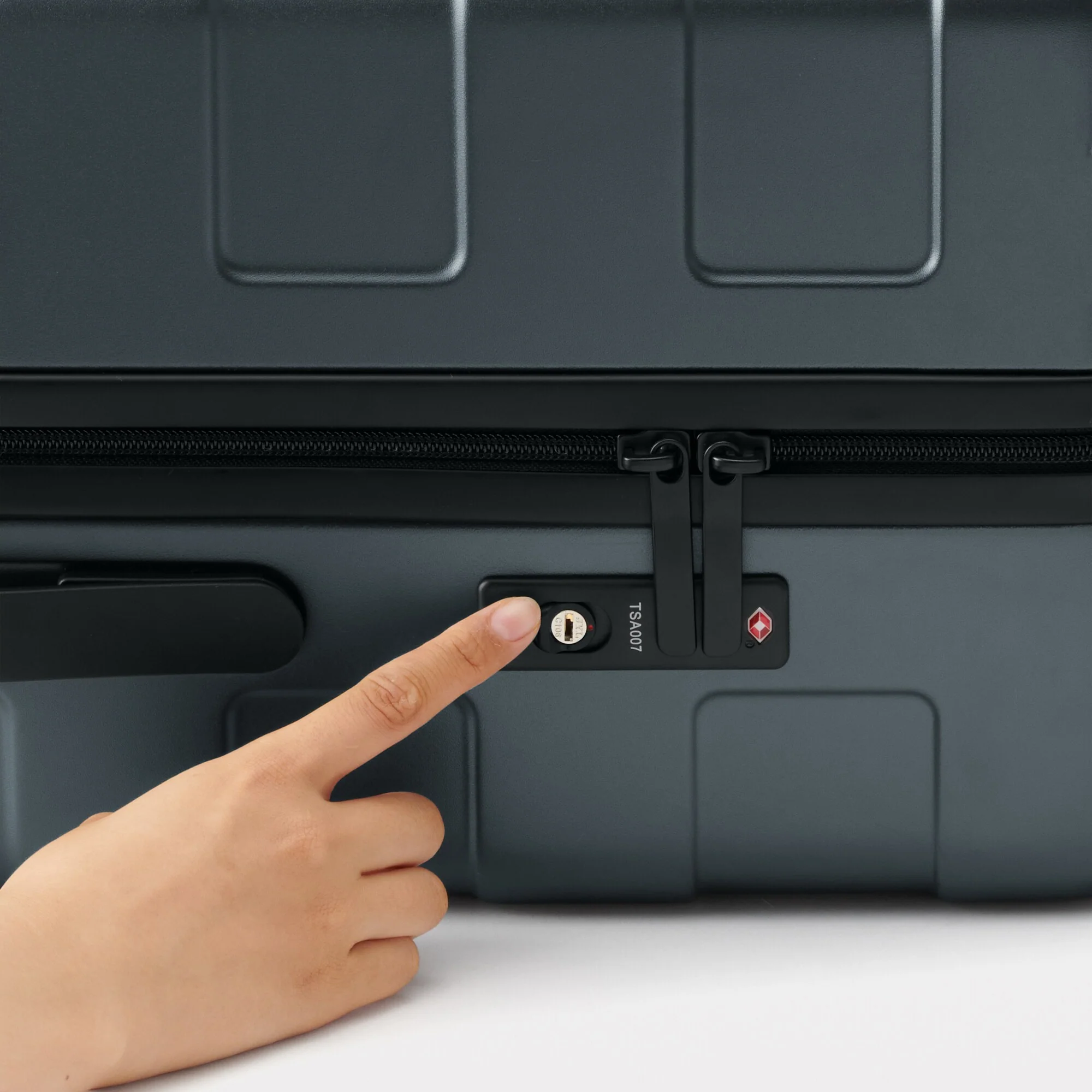 Adjustable Handle Hard Shell Suitcase 75L | Check-In - Image 31