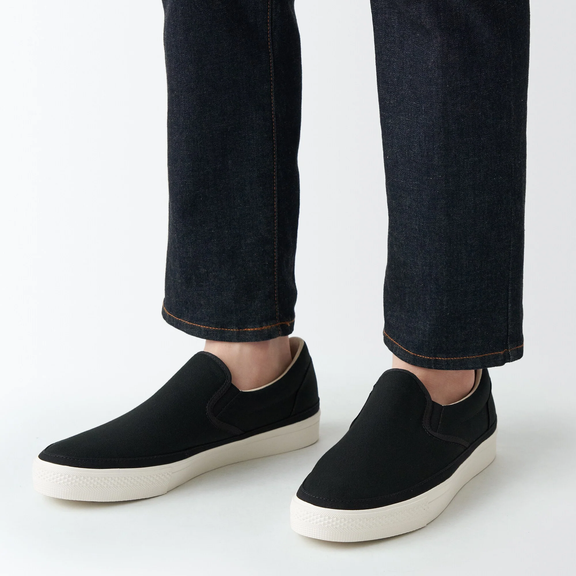 Less Tiring Slip-On Sneakers Black - Image 9