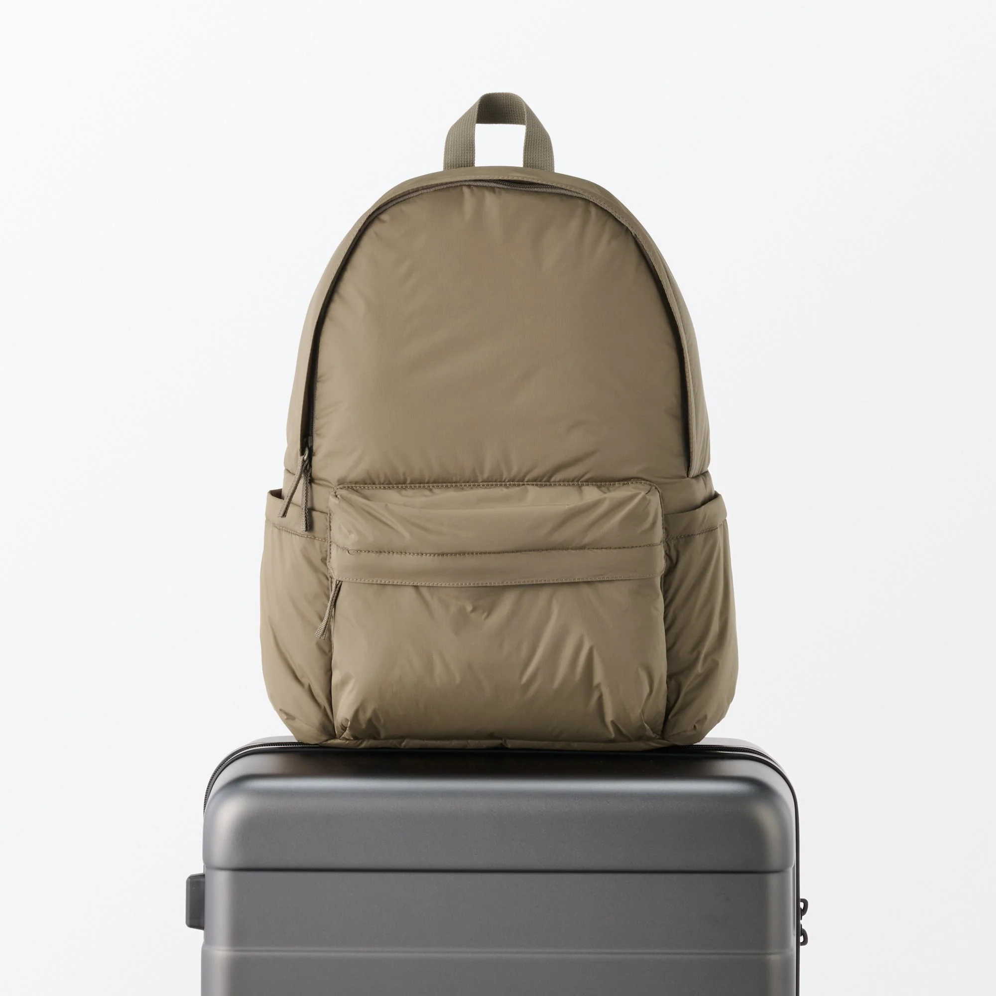 Less Tiring Water Repellent Backpack - Image 12
