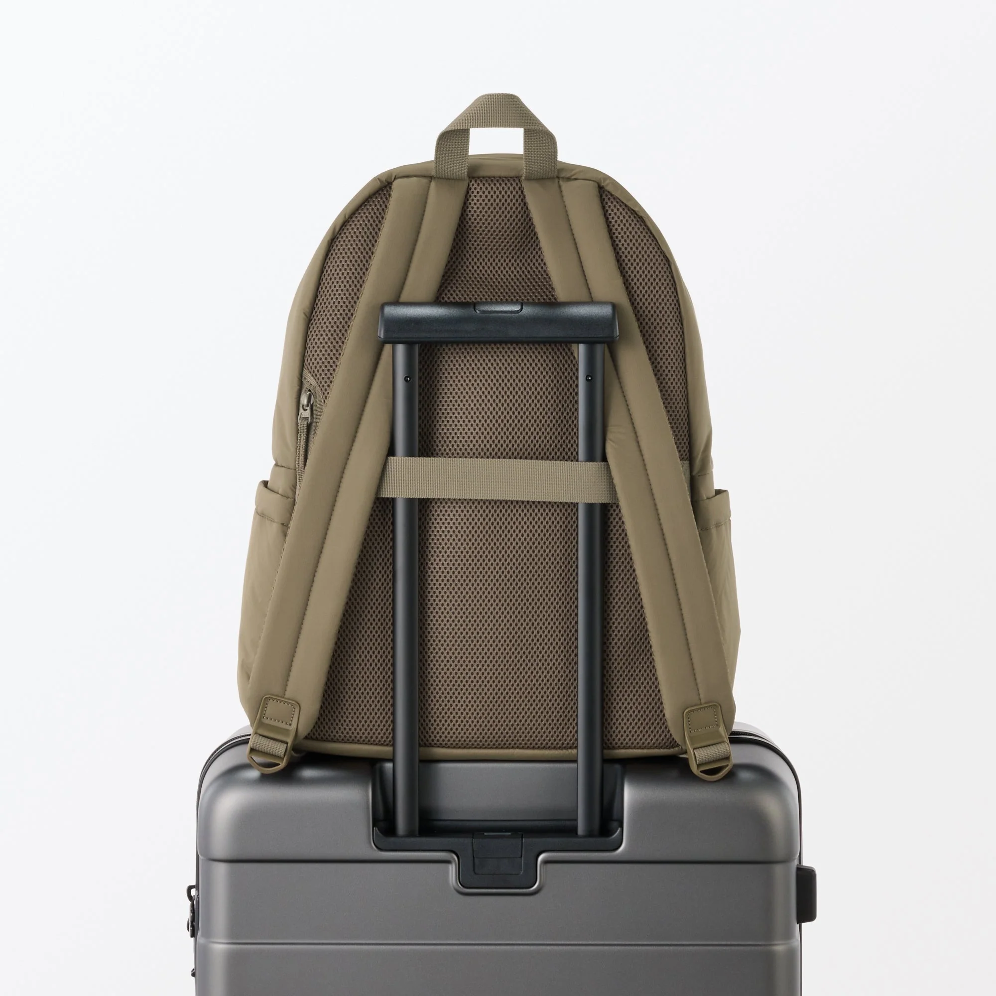 Less Tiring Water Repellent Backpack - Image 13