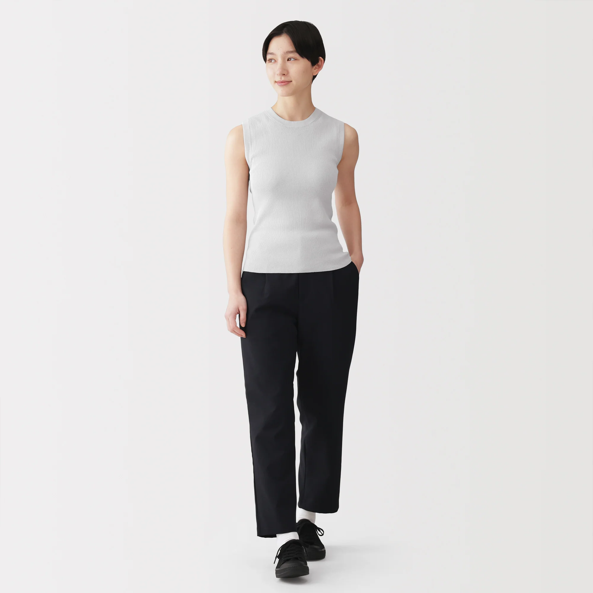 Light Knit Sleeveless Sweater - Image 11