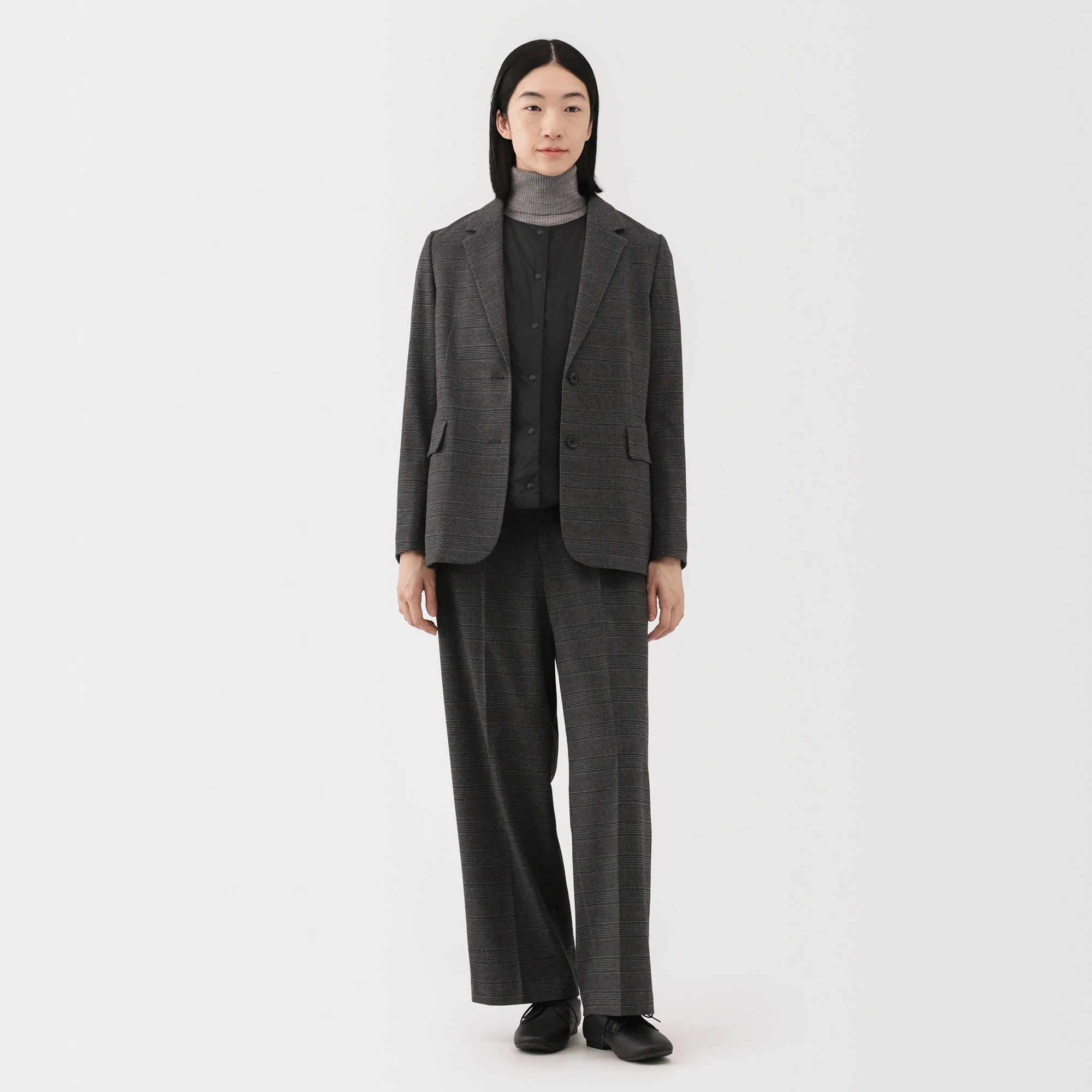 Lightweight Down Collarless Vest - Image 15