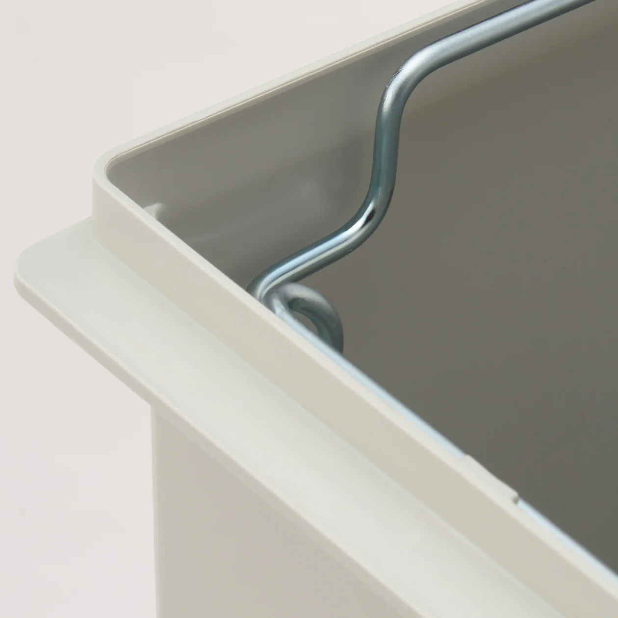 Polypropylene Dust Bin - No Lid - Image 10