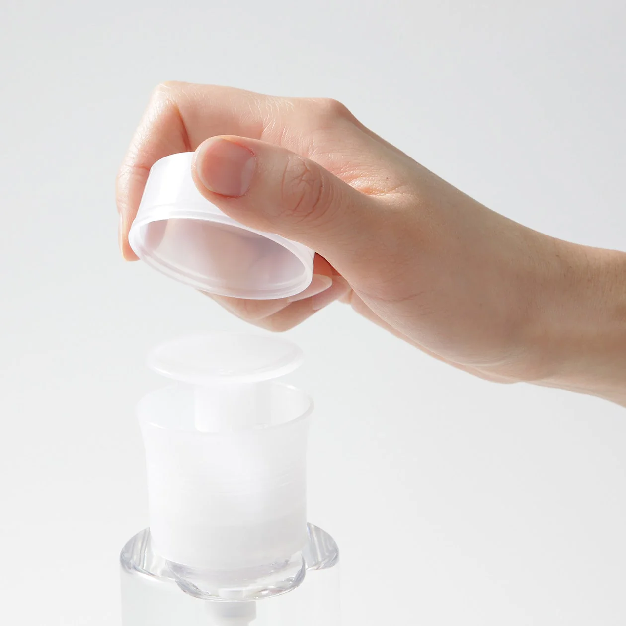 Pump Head for Cotton Pads - Image 4