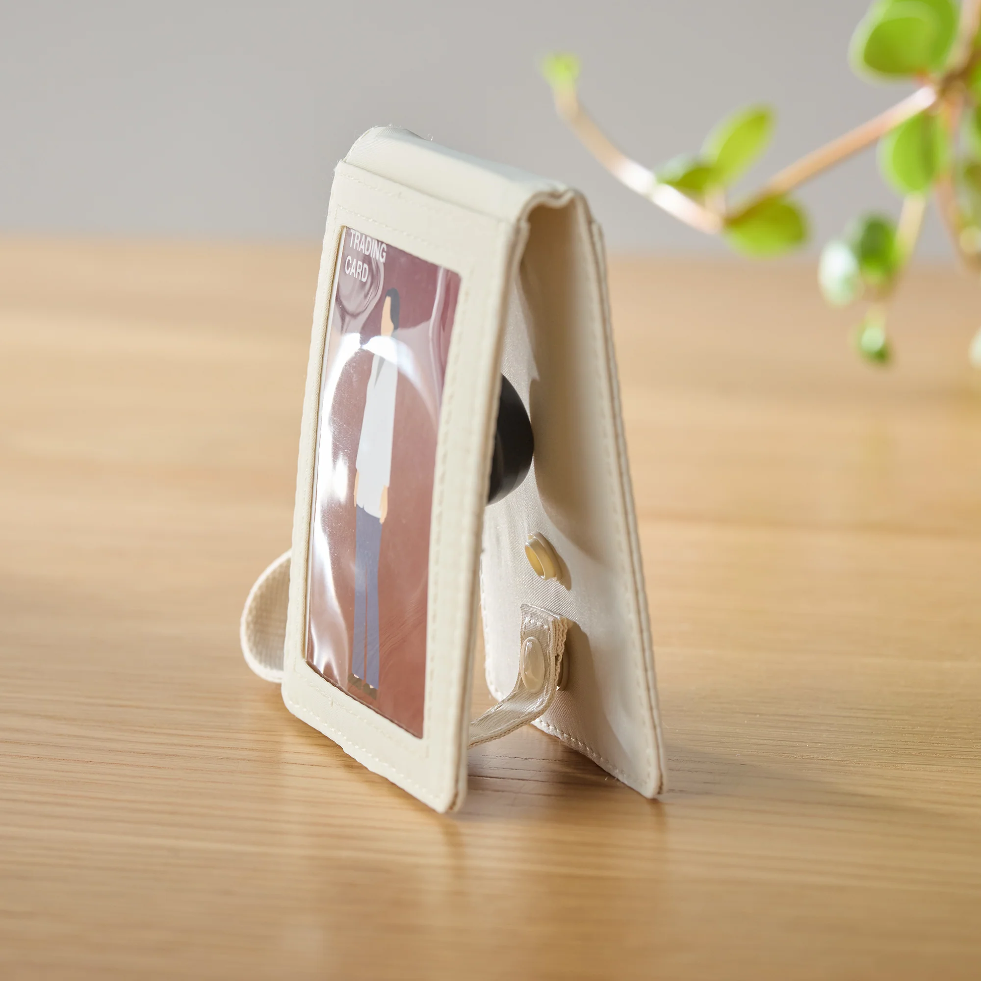 Self Standing Card Holder with Reel - Ivory - Image 7