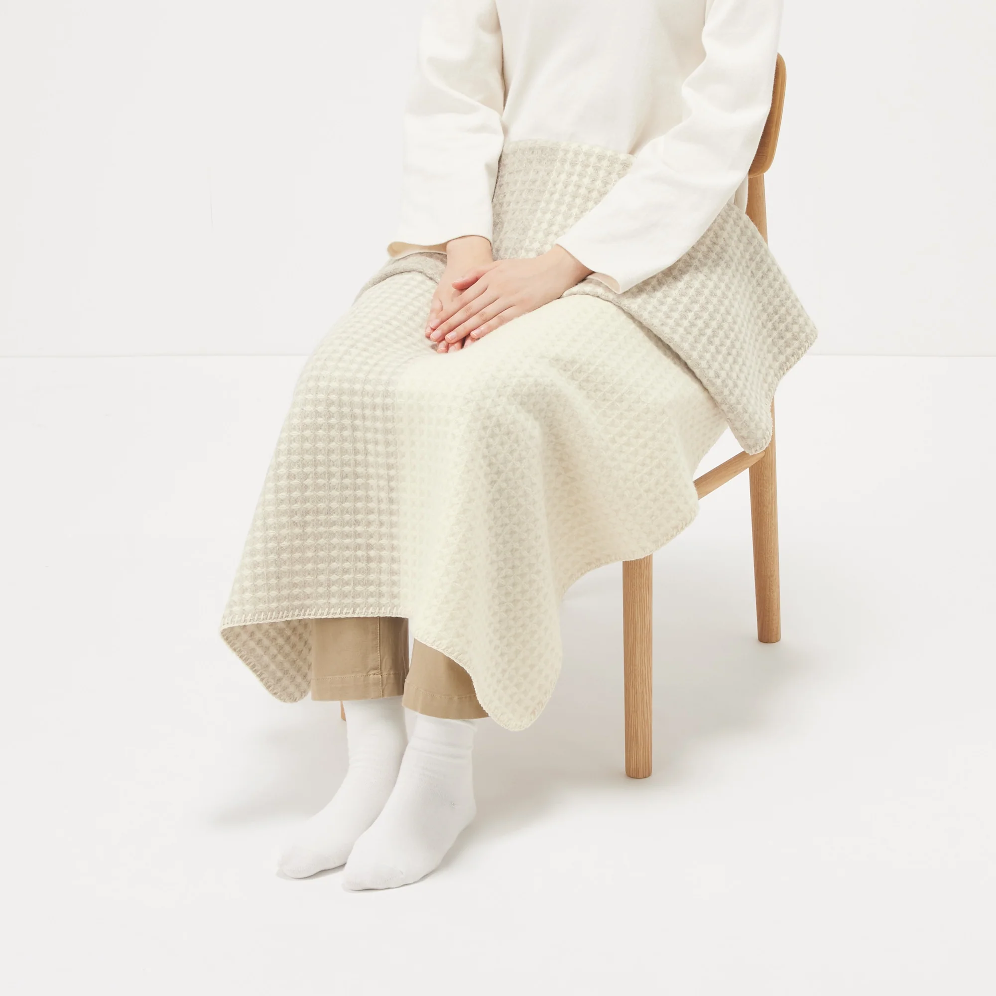Wool Waffle Throw Blanket - W80 x L130 cm - Image 3